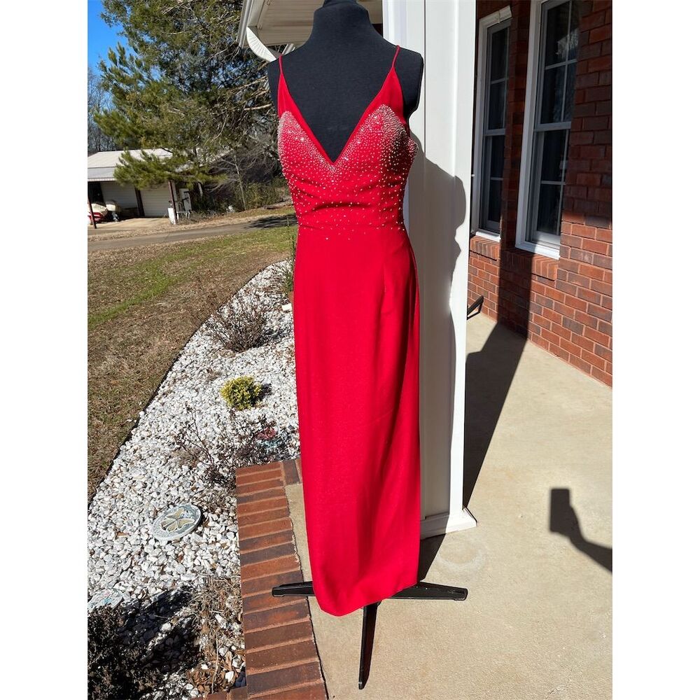 Cire Women's Size 10 Red Beaded V-Neck Long Evening Gown, wedding, prom, formal